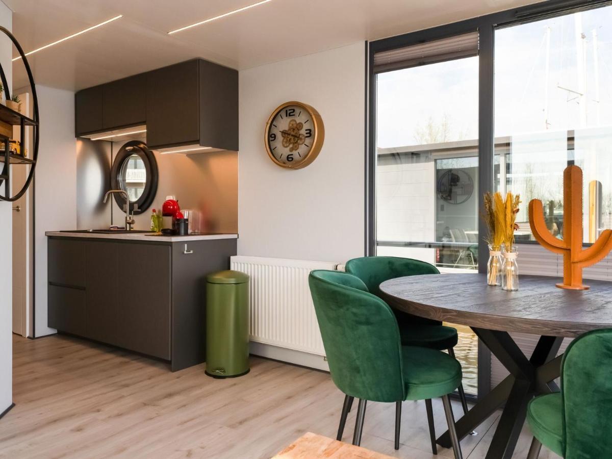Hotel Beautiful Houseboat In Marina Of Volendam Extérieur photo
